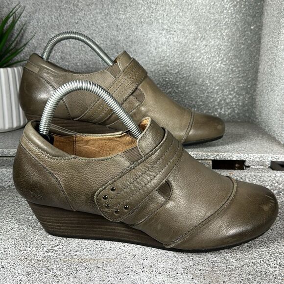 Taos Genuine Leather Splurge Pump Wedge Shoes Gray Leather Hook Loop Studded 9 - Picture 3 of 9